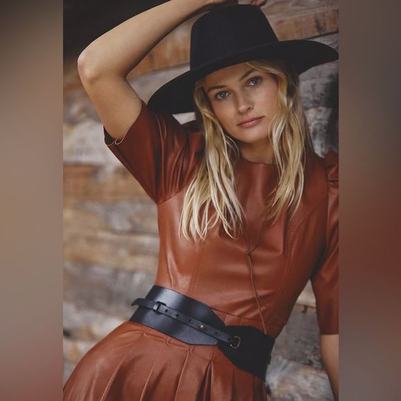 Black Leather Belt with Gold Buckle - Picture 7 of 7